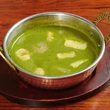 ほうれん草シーフードカレー - Spinach Seafood Curry（オセワ アジアン ダイニング バーosewaasiandiningbar）
