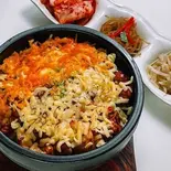 チーズタッカルビ丼(韓国惣菜3品付,ご飯大盛り無料)（韓国家庭料理ジャンモ 聖蹟桜ヶ丘店）