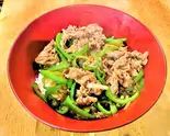 牛肉とピーマンのチンジャオロース風丼ぶり（餃子工房 ちびすけ 東心斎橋店）