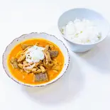 旨辛もつ煮丼（やみつきモツ煮屋92MOANA）