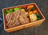 黒毛和牛 上ロース弁当 ～特製焼肉タレ味～（焼肉 飛車角 横浜天理ビル店）