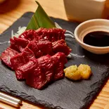 上赤身馬刺し弁当(特製醤油、にんにく付き)(馬肉特急【ウマキチ】都立家政店)