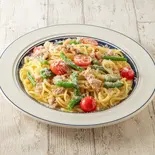 ①サルシッチャとフレッシュトマトのチーズペペロンチーノ（ゆであげ生パスタ もちの木パスタ 三鷹店）