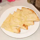大人気な チ-ズナン chease nan(インドネパール料理ROYAL EVEREST CAFE&BAR)