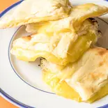 チーズナン Cheese Naan(インド料理&本格カレー ドールパタン DHORPATAN 西大井店)