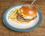 227gエッグチーズバーガーEGG CHEESE BURGERフレンチフライSサイズ付き（BURGERLION MEAT CRUSADERS）