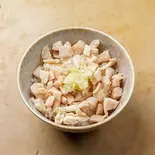 貝醤油の鶏丼 (Chicken Rice Bowl)(人類みな麺類とエスサワダ)