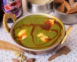 ホウレンソウチキンカレー Spinach ＆ Chicken Curry（インドネパール料理ガヤトリ）
