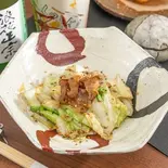 国産和牛かすキャベツ Domestically Produced Japanese Beef Deep-Fried Offal with Cabbage（ええやん北新地本店）