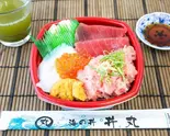 【当店人気No.3】うおがし丼（丼丸どんどん 旗の台所）