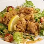 鶏もも肉の唐揚げサラダ（おきらく食堂 西横浜店）
