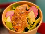 ケイジャンチキンのサラダ Cajun Chicken salad（33 Manet cua）
