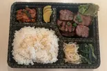 黒毛和牛カルビ弁当(和牛焼肉 牛園)