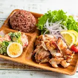 鶏もも塩麹焼き＆ブロッコリサラダボックス（Body Make Cafe Tokyo ヘルシー＆ダイエットフード）