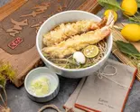 サクサク衣が自慢～天ぷら（銀座創業40年老舗そば屋「多吉」）