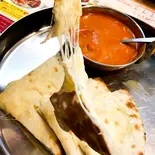 Butter chicken with cheese nan(アジアンレストラン&バー リトルヒマラヤ)