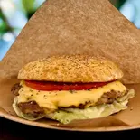 米粉チーズバーガー単品（Cafe＆Bar REAL）