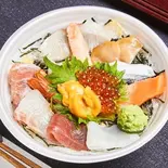 特上ちらし丼（音色すし 本店）