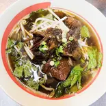 牛すじ煮込みラーメン（コートーモー）
