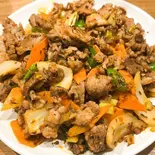 孜然羊肉(ラム肉のスパイス炒め)（元町中華麻辣湯 難波火鍋）