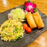 チャーシュー炒飯+春巻(2本)+選べる蒸し鶏（けむり屋 なんば2号店）