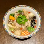 鶏肉の麻辣湯(白湯スープ)（薬膳麻辣湯と薬膳カレー灯華）