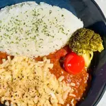 炙りチーズトマトカレー(トマトカレーとワインのお店sept)