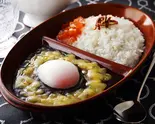 焼きチーズと温玉 黒カレー（博多名物やみつき黒カレー堂 BistroRYU 吹田）