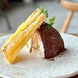 ティラミスショートケーキ（ショートケーキ専門店ゴールデンチャイルドカフェ）