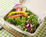 選べるドレッシング10種の野菜サラダ（チキンと野菜と玄米。 神田淡路町店）