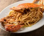 丸ごと1匹!わたり蟹のトマトクリーム(イタリアンバル AMIGO 馬車道店)