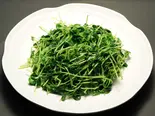 ニンニク入り豆苗炒め（中国東北家郷料理 永利 池袋本店）