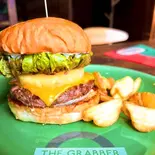 パインチーズバーガー【ポテト付きのセット】(THE GRABBER hamburger pub)