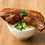 ！特特盛300g！豚角煮の丼 Extra Kakuni Rice Bowl（トロじゅわ煮込食堂 豚角丸 蔵前）