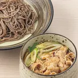 肉ざる(温つゆ)（東京とろろそば 横浜美しが丘店）