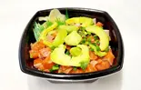 サーモンとアボカドのポキ丼 Salmon ＆ Abocado Poke Bowl（サーモン 湊 駒込東口店）