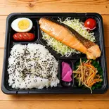 厚切り鮭弁当（YOUキッチン）