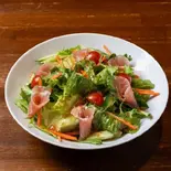 生ハムサラダ（にくまる 新宿東口店）