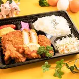 とんかつ唐揚げ弁当 Pork Cutlet Bento Box（金の羽根たまご）
