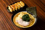 豚骨醤油ラーメン 背脂生姜餃子セット（百麺 中目黒店）
