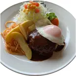 ハンバーグと目玉焼きプレート【200g】（【menu限定価格商品あり】カリーWEST百名店2020 いずみバーグ 御幣島店）