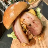燻製ベーコンチーズバーガー（Memphis）