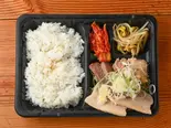 牛豚鶏MIX×弁当100g（焼肉ホルモン牛龍 南葛西店）