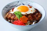 ソースメンチ丼大盛り（食事処さくら）