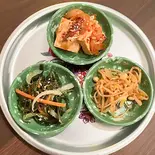 日替わりおかず盛り合わせ(3種) 모둠반찬 3종（韓国料理 らみ2797）