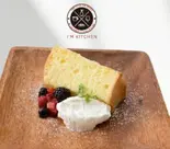 〔ホイップミックスベリー添え〕I'm kitchenの紅茶シフォンケーキ（I’m kitchen）