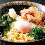 温玉ぶっかけうどん【深夜】（名物！出汁の効いたカレーうどん 土佐堀 亀一）