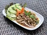 14.激辛豚ひき肉のライム和え LAAB MOO（ピンク・エレファント）