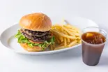 ダブルビーフハンバーガー ドリンクセット（【朝食とハンバーガーのお店】To B）