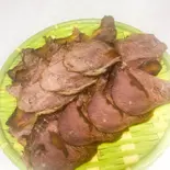 酱牛肉(牛肉の醤油煮込み)(屯舍 麻辣湯)
